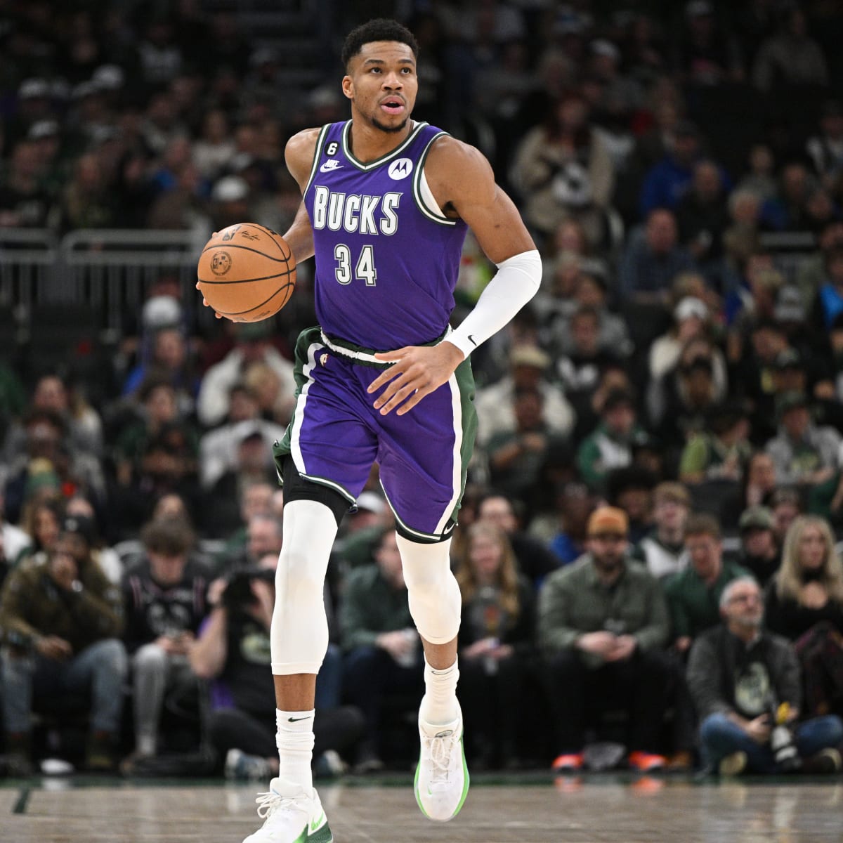 Giannis Antetokounmpo Hilariously Calls Out Media After Only 3 Reporters Interviewed Him During Losing Streak - Fadeaway World