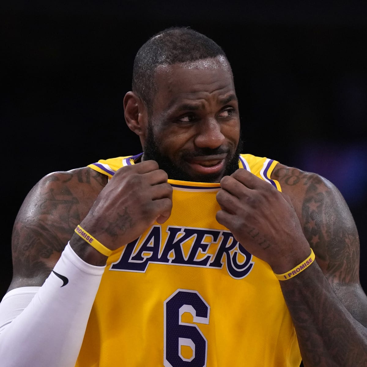 Lakers Fans Are Furious After Blowing 17-Point Fourth Quarter Lead To The Indiana  Pacers: LeBron Actively Hurt Us Tonight - Fadeaway World