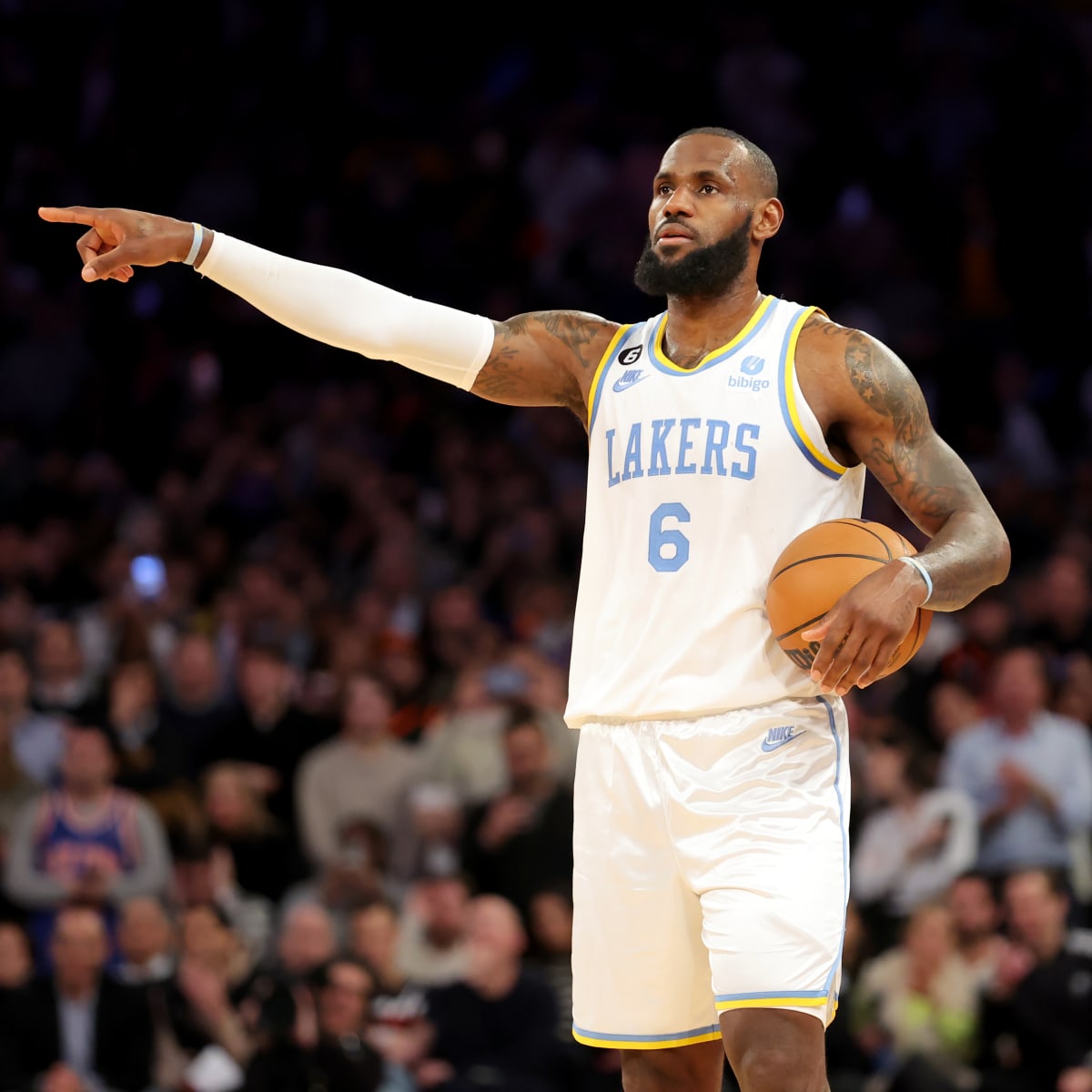 NBA: LeBron passes Malone on all-time regular season points but Lakers lose  again