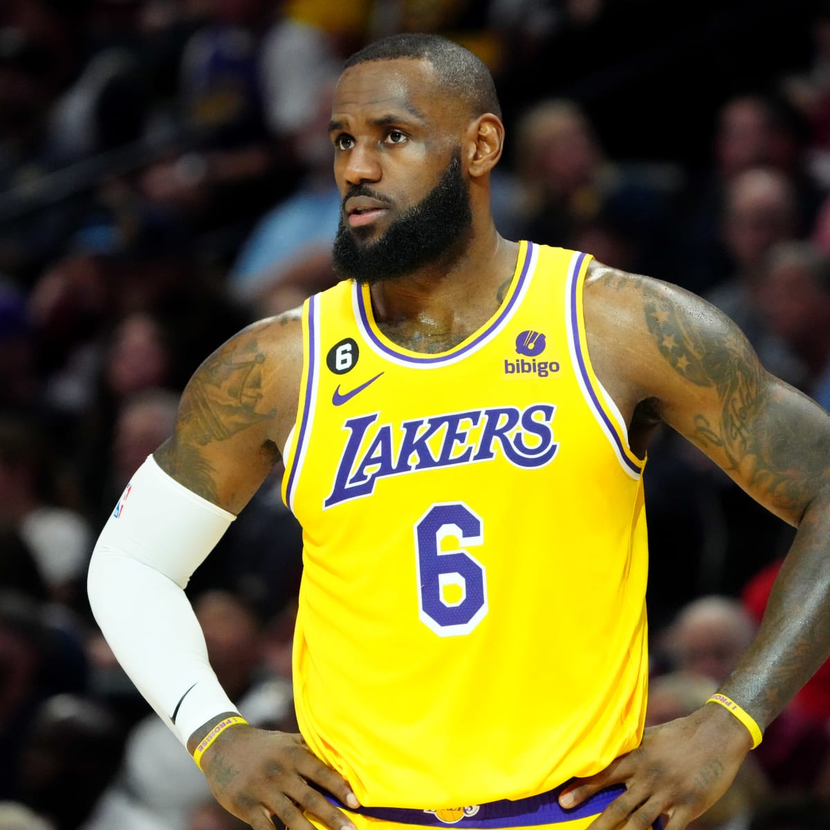 Lakers' LeBron James Talks Significance of Wearing No. 6 After