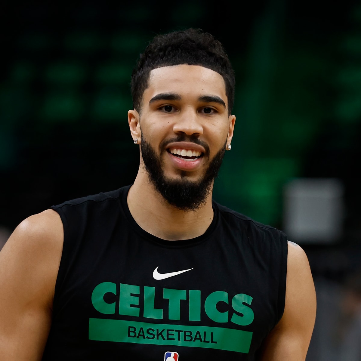 Watch: Jayson Tatum gives Kevin Hart one of his son's jerseys