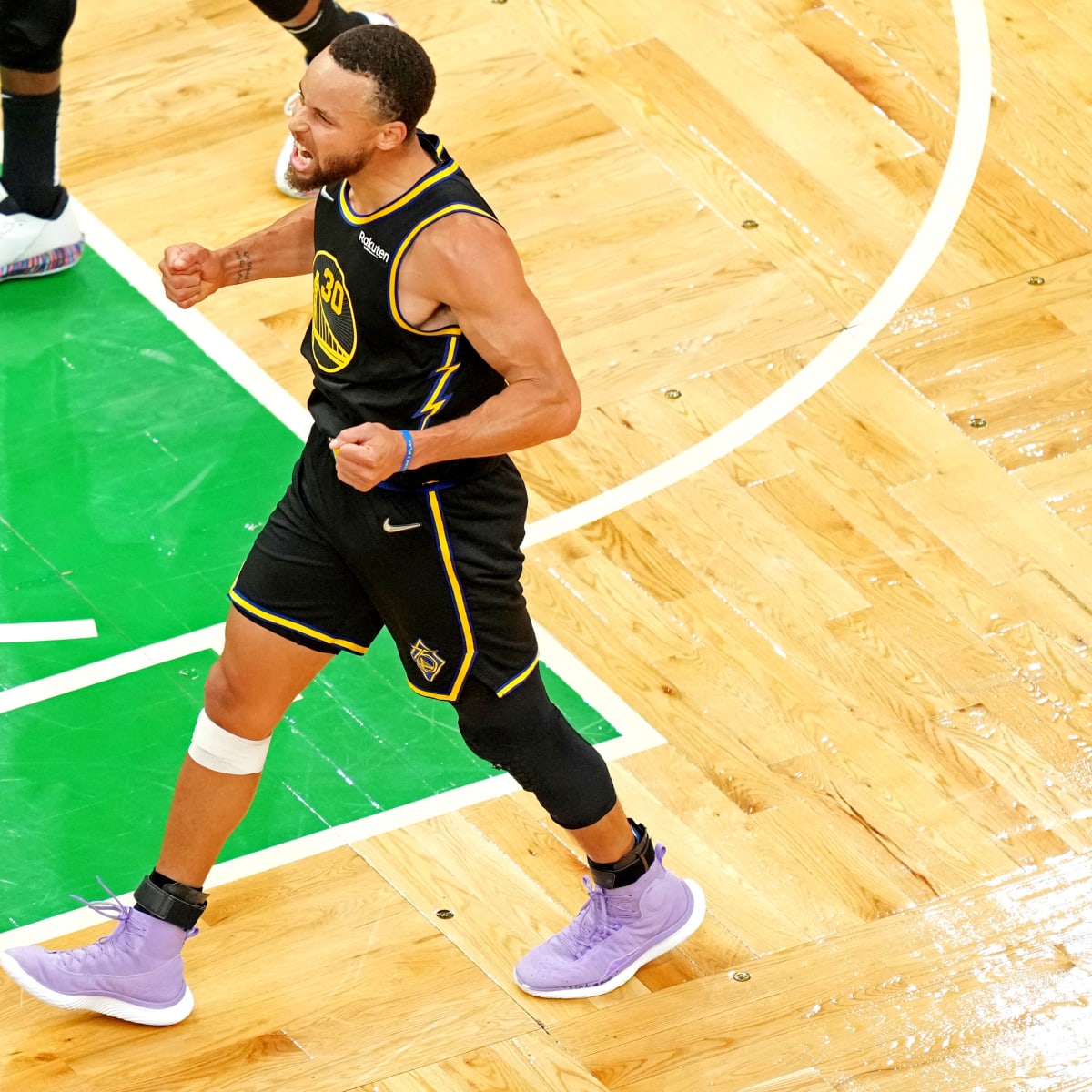 Did Stephen Curry just have the greatest 5-game streak in NBA history?