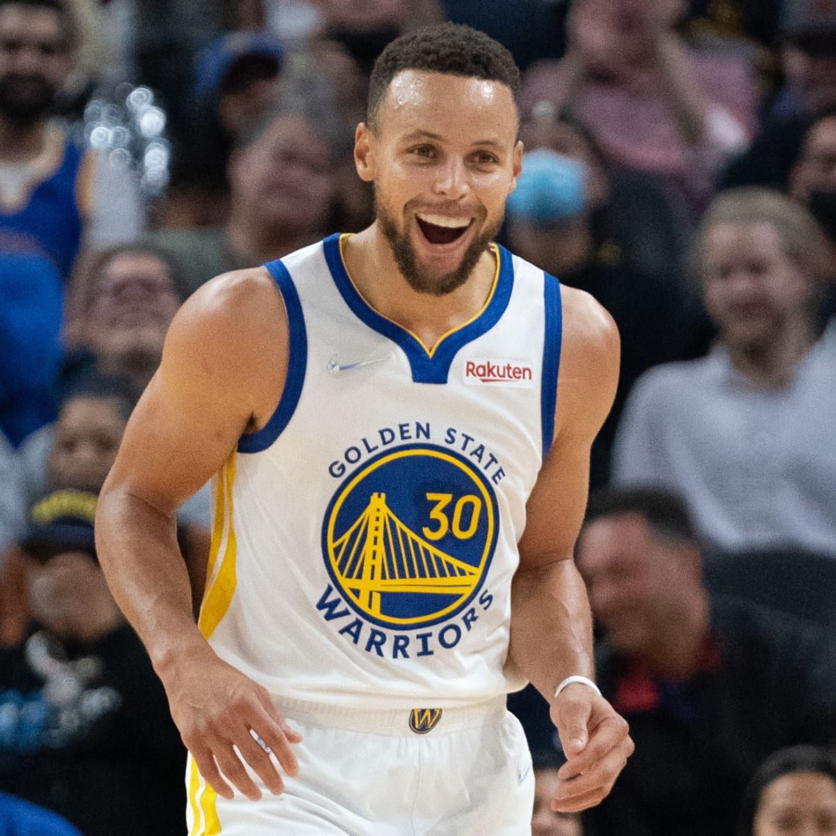 Steph Curry Pounds the Drum with enthusiasm. : r/nba