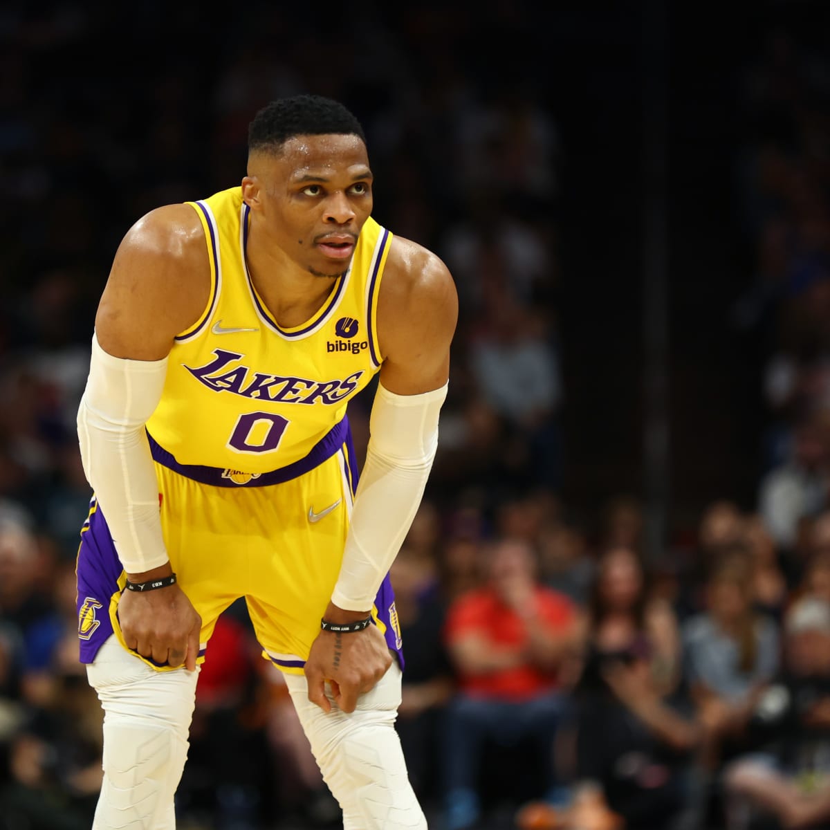 Los Angeles Lakers: 3 great reasons to justify benching Russell