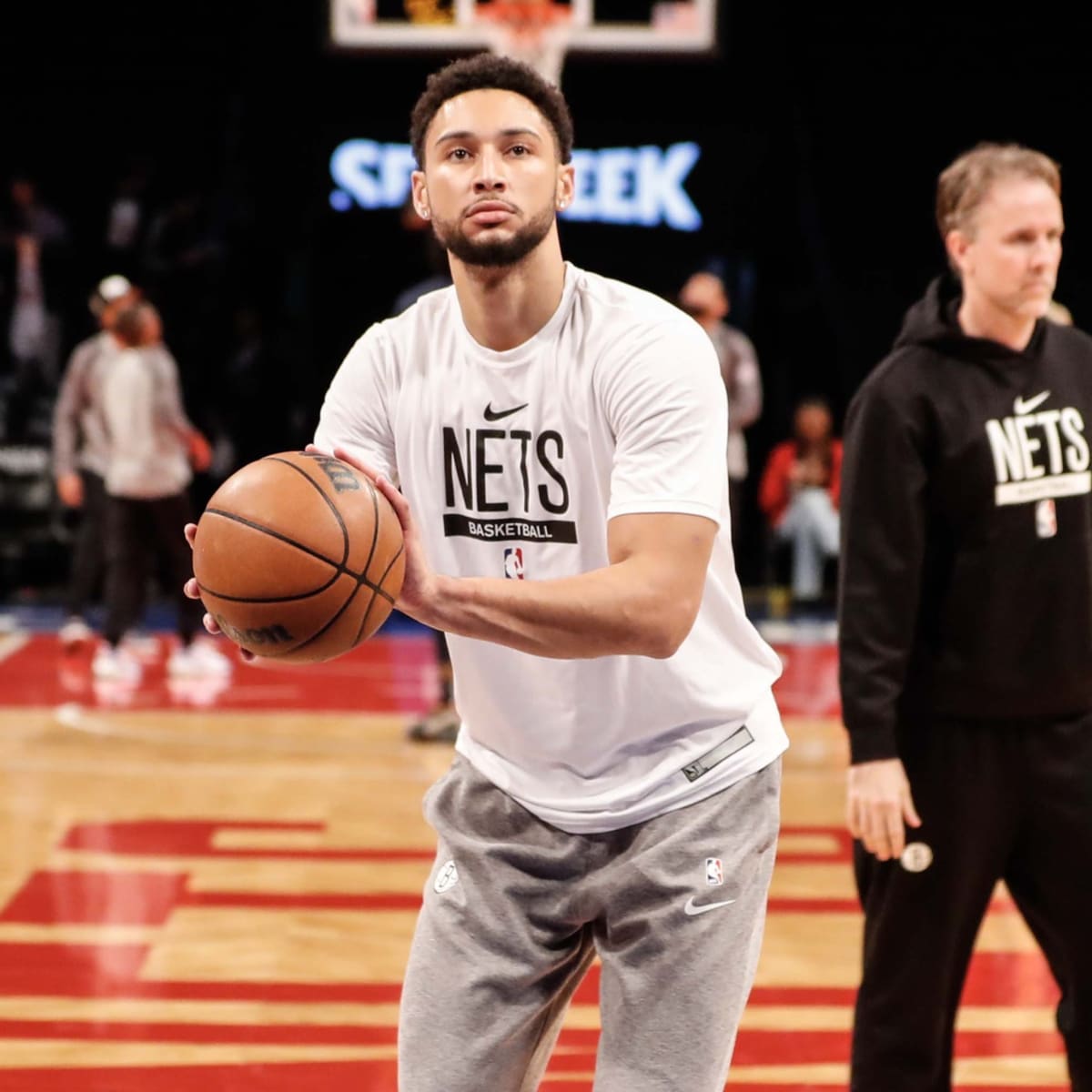 NBA star Ben Simmons' defiantly wears camo pants as he jets into