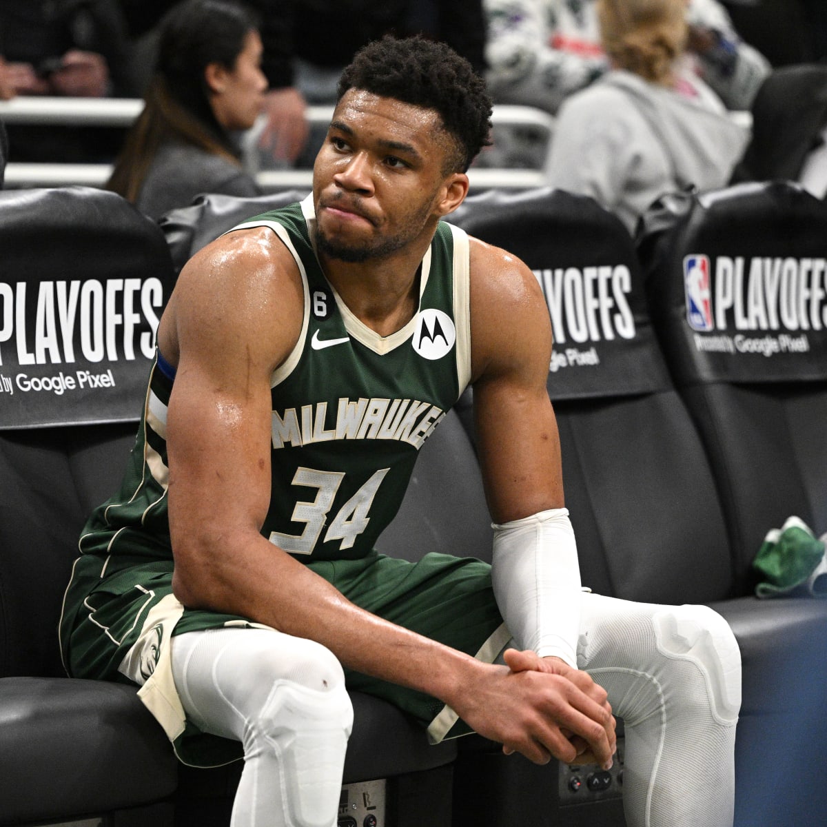 Milwaukee Bucks: 3 Keys to Re-signing Giannis Antetokounmpo