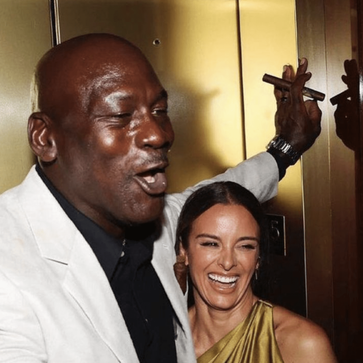 Who Is Michael Jordan's Ex-Wife? Everything To Know About Juanita Vanoy —  Who's Missing From ESPN's 'The Last Dance' | YourTango
