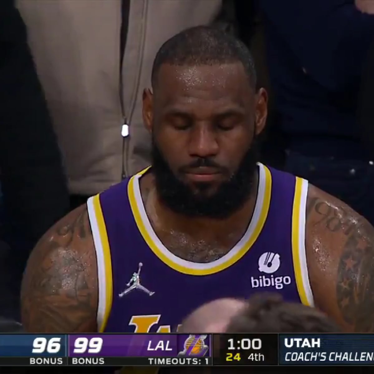 LeBron James Meditated On The Lakers Bench With 1 Minute Left In