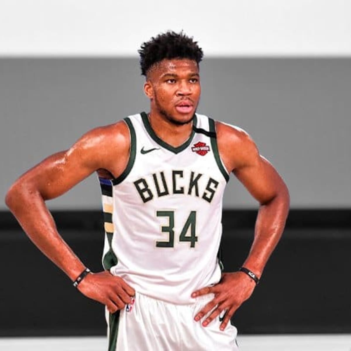 Giannis antetokounmpo black clearance
