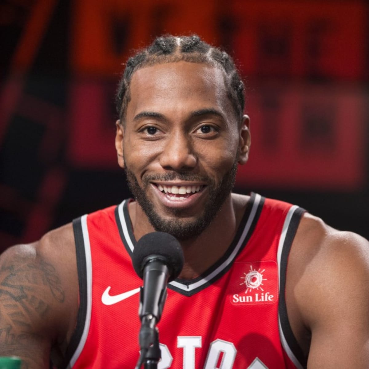 Kawhi Leonard Explains The Rumor He Brought 12 Red Apples To A Spurs Team Dinner And Ate Them With A Knife And Fork Fadeaway World