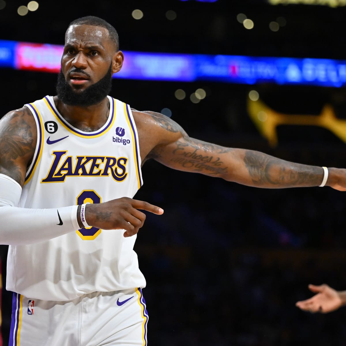 Lebron lakers white discount