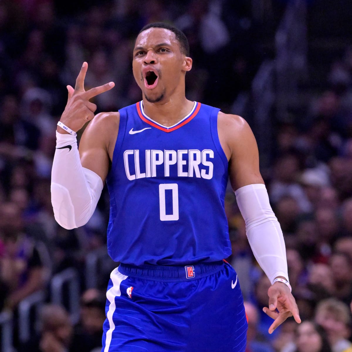 Video Russell Westbrook Loses His Shoe And Then Hits A 3