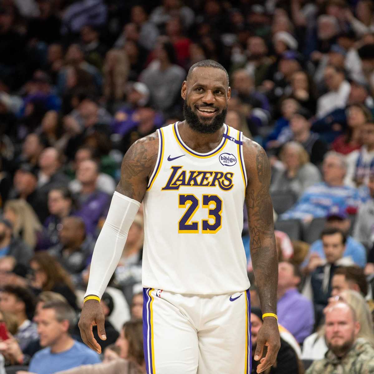 NBA LeBron James タペストリー Amazon.com: Beautiful Lebron James Signed 2007 All Star Game