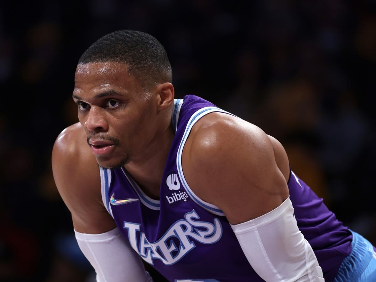 Lakers Fans Shower Russell Westbrook In Heavy Boos After He Hits The Side  Of The Basket On A Midrange Jumper - Fadeaway World