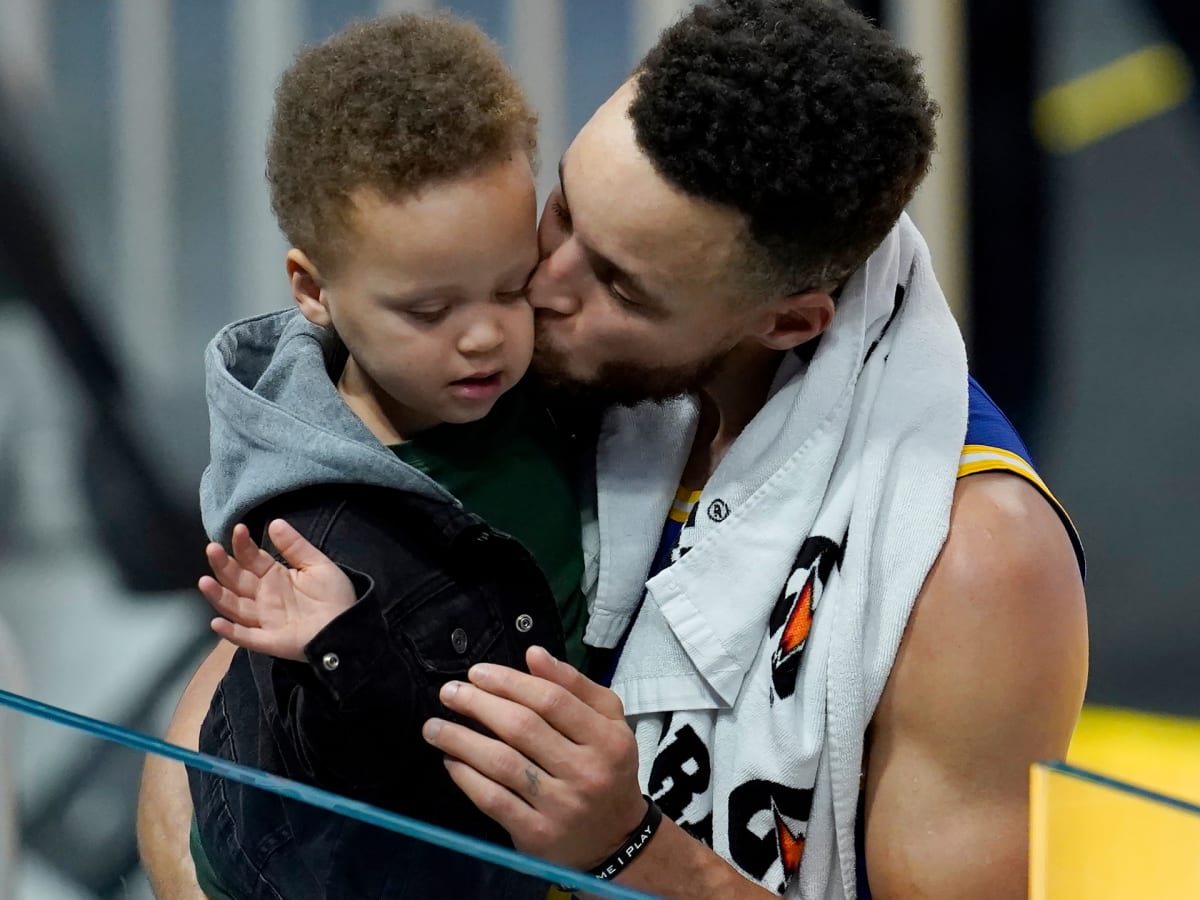 Stephen Curry S Son Believed He Was A Golfer During The Pandemic Fadeaway World