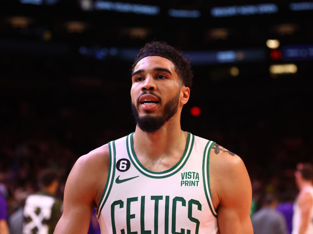 Celtics' Jayson Tatum gifted Kevin Hart a Deuce jersey 