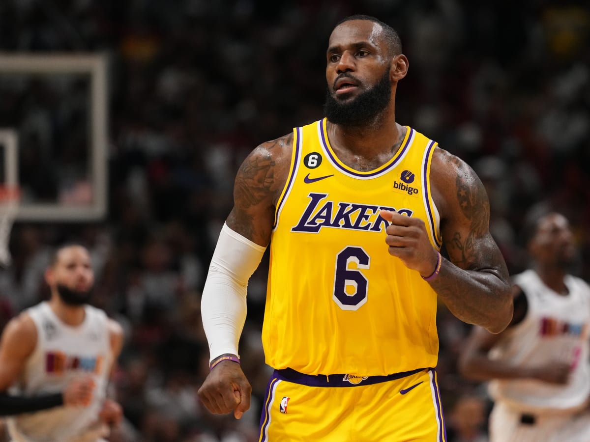 Darvin Ham Says Los Angeles Lakers Will Continue Relying On LeBron James: "I  Just Want To Ride Him." | Fadeaway World