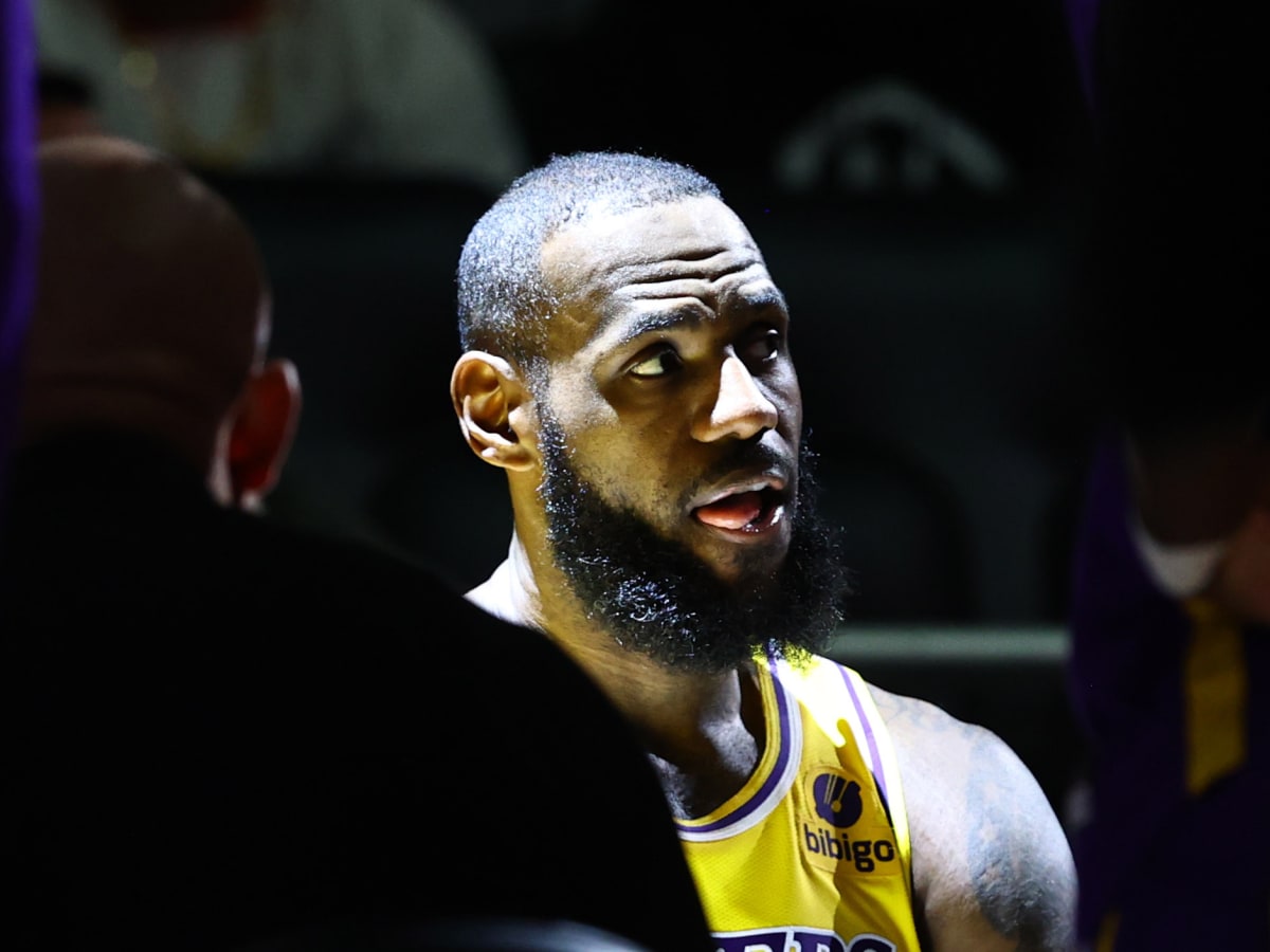 Are the Lakers avoiding putting LeBron in postgame graphics for losses?