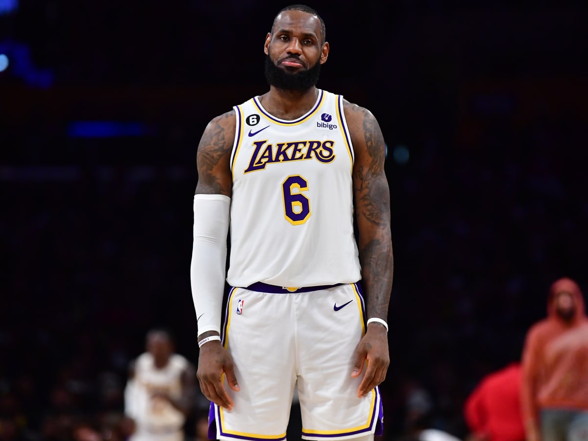 LeBron James se irrita com inícios dos jogos do Lakers na