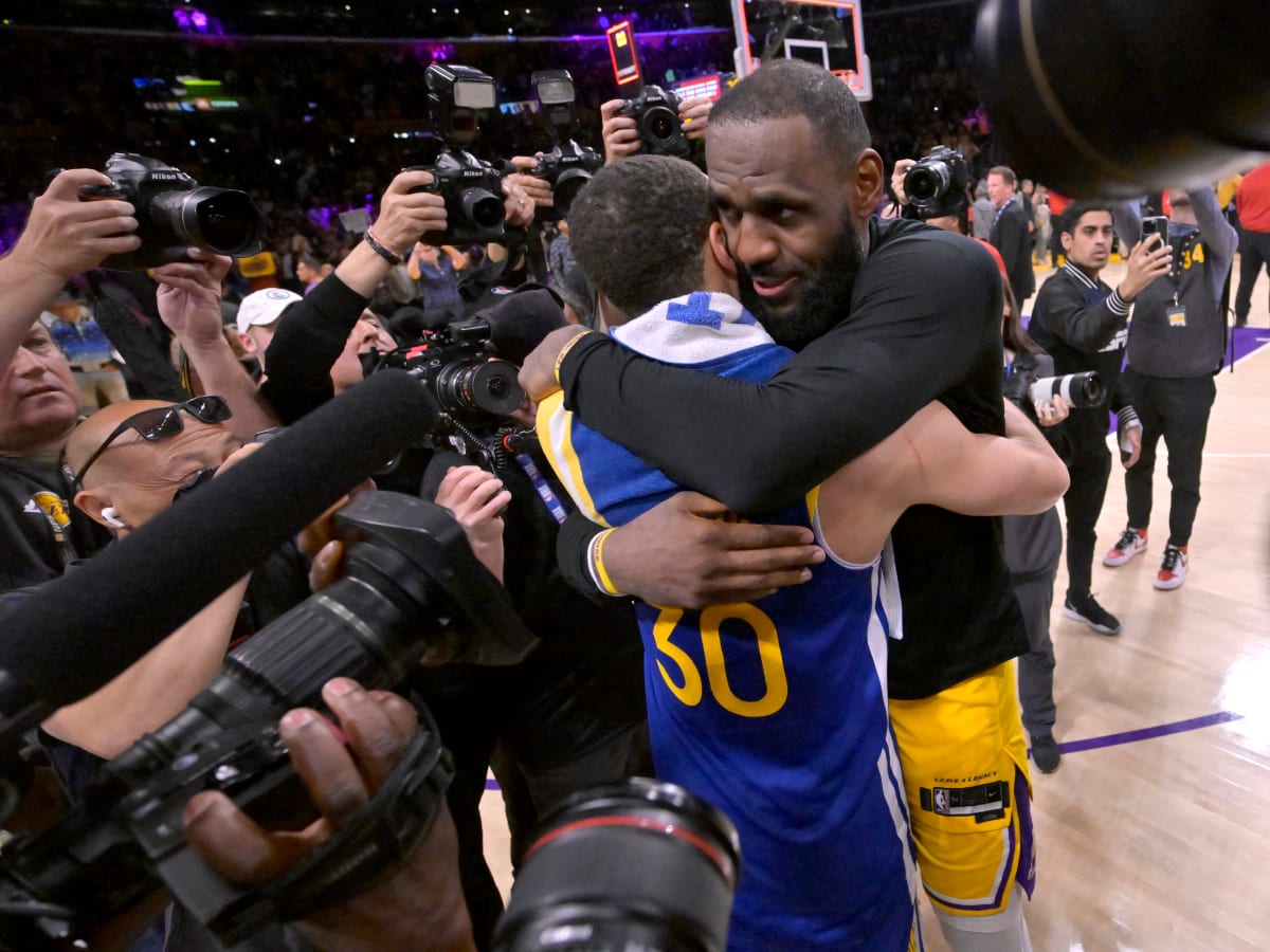 NBA Fans React To LeBron James And Stephen Curry Embracing Each Other After  The Game: "2 GOATs Of This Generation..." - Fadeaway World