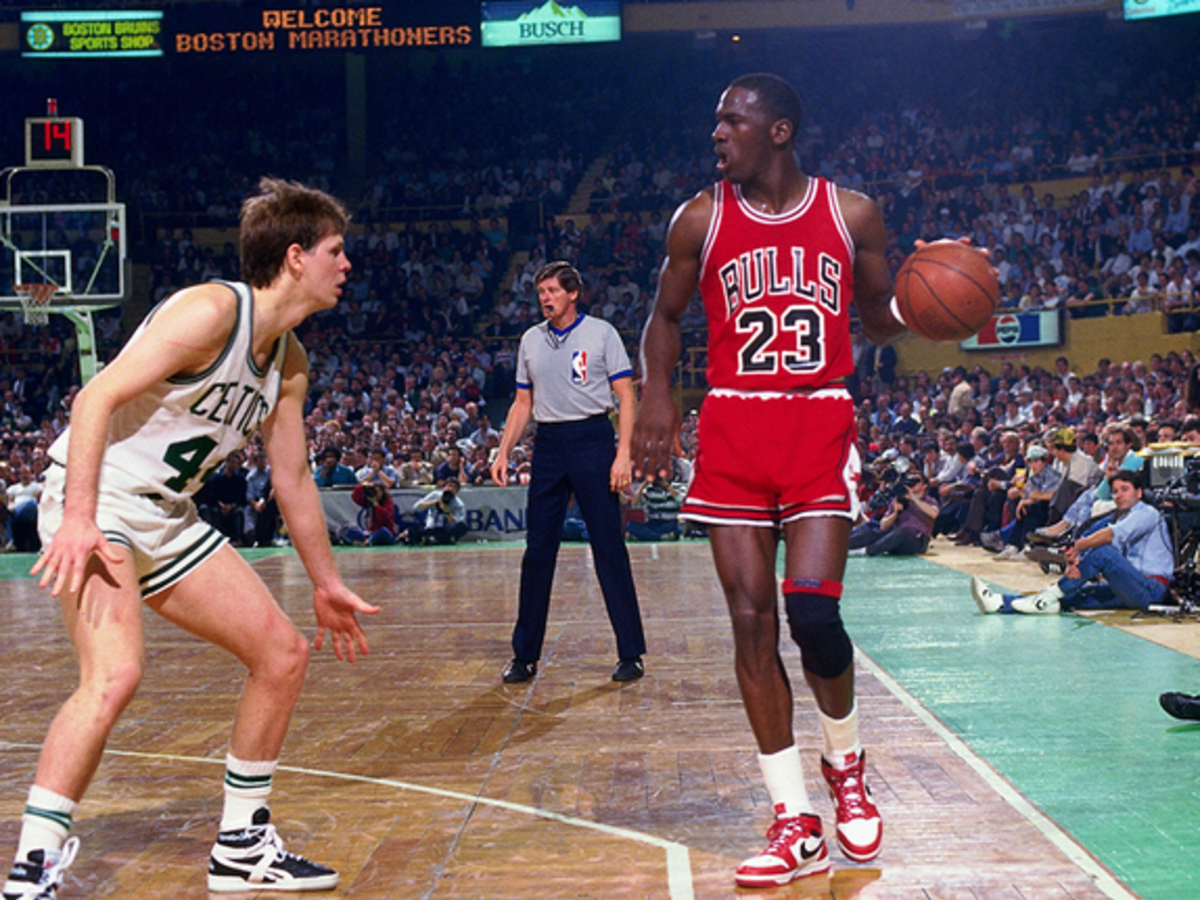 Hacia arriba mantener exterior Michael Jordan Once Was Fouled Shooting A 3 vs. The Celtics, But He Only  Shot 2 Free Throws Because Of The Rules - Fadeaway World