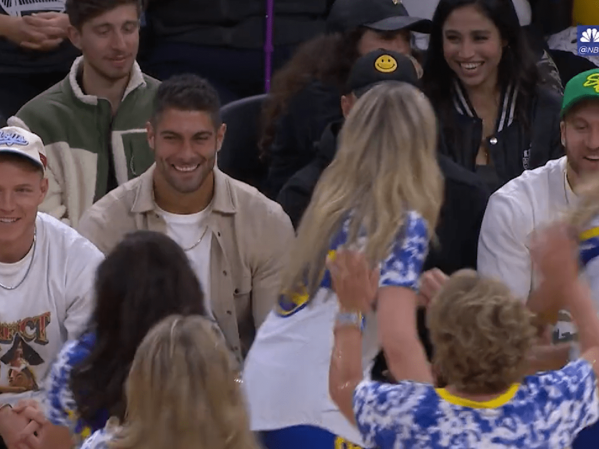 Jimmy Garoppolo gets special attention from Warriors dance team