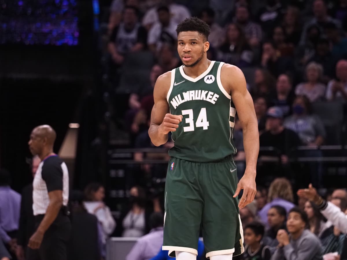 Giannis Antetokounmpo Posts Hilarious Free Agency Pitch To Get