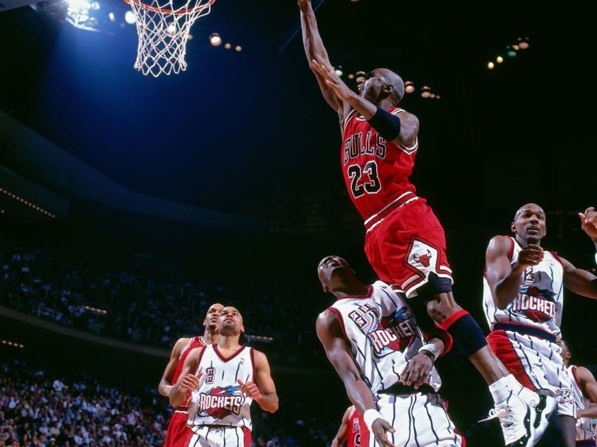 Michael jordan dunking on patrick ewing on sale