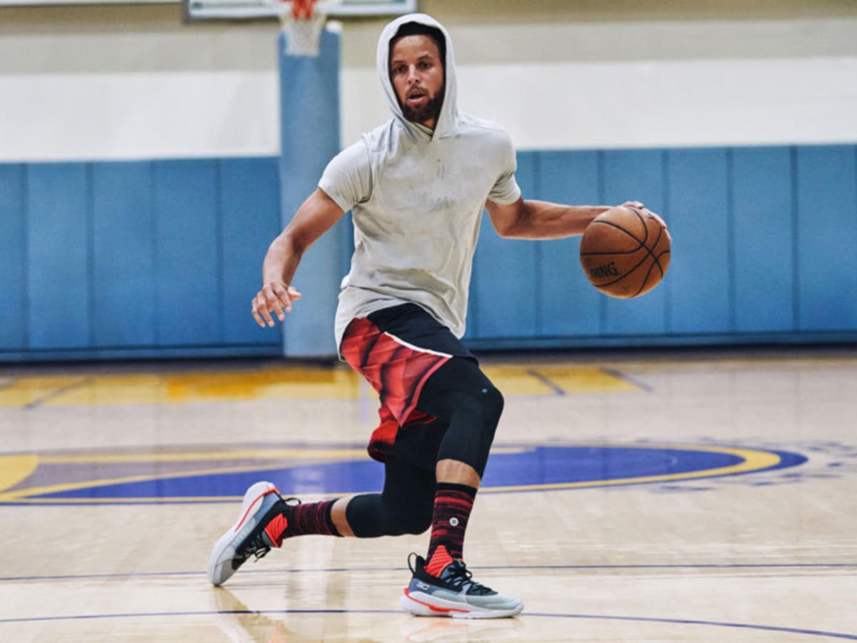 Steph curry clearance wearing jordans