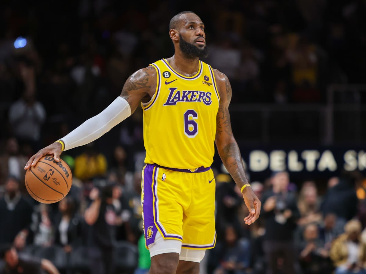 Is lebron james ambidextrous top