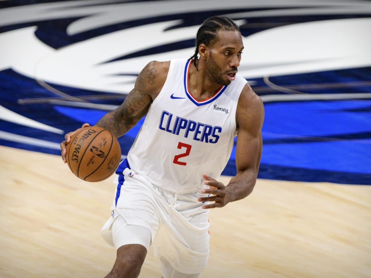 Kawhi Leonard Savagely Took A Gatorade Bottle Off The Press Conference Table Not Sponsored By Gatorade Fadeaway World