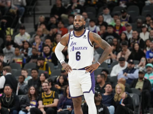 NBA Insider Says The Los Angeles Lakers Are Trying To Sell LeBron