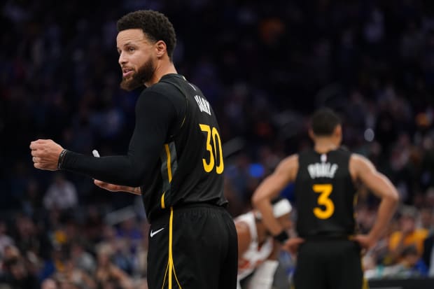 Stephen Curry's Arm Sleeve And Ice-Cold Look Has Fans Calling Him The Winter  Soldier - Fadeaway World