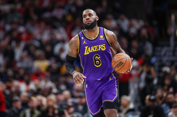 LeBron James returns for playoff push with Lakers