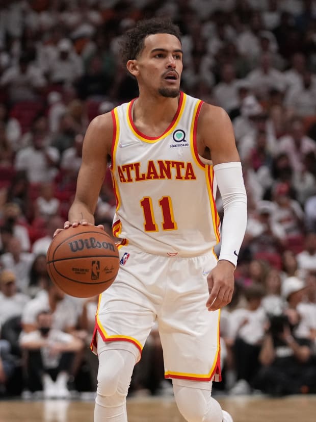 Top 10 Best International NBA Players For The 2022-23 Season - Fadeaway  World