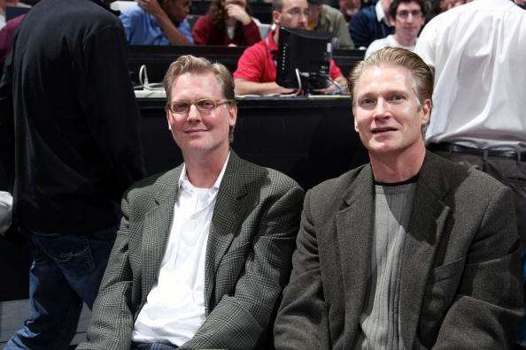 MINNEAPOLIS - OCTOBER 28: Comedian Craig Kilborn (L) cheers on the Minnesota Timberwolves during the against the New Jersey Nets during the season opening game on October 28, 2009 at the Target Center in Minneapolis, Minnesota. NOTE TO USER: User expressly acknowledges and agrees that, by downloading and or using this Photograph, user is consenting to the terms and conditions of the Getty Images License Agreement. Mandatory Copyright Notice: Copyright 2009 NBAE (Photo by David Sherman/NBAE via Getty Images)