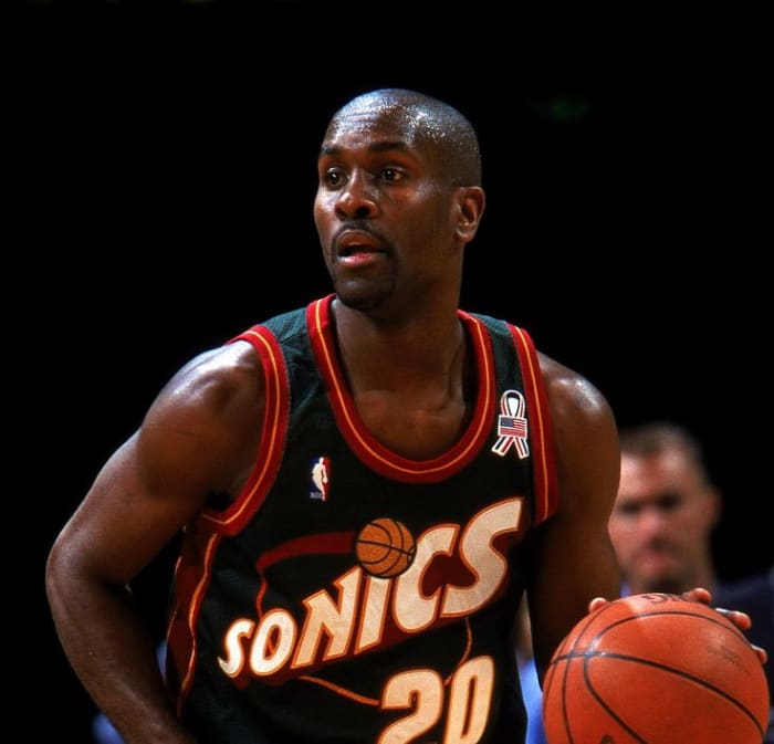 Ranking The 10 Greatest NBA Players Of The 90s - Fadeaway World