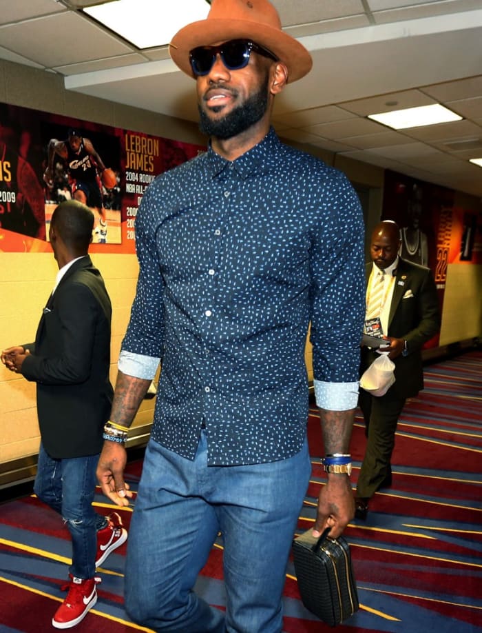 CLEVELAND, OH - JUNE 16: LeBron James #23 of the Cleveland Cavaliers arrives prior to Game Six of the 2015 NBA Finals at The Quicken Loans Arena on June 16, 2015 in Cleveland, Ohio. NOTE TO USER: User expressly acknowledges and agrees that, by downloading and/or using this Photograph, user is consenting to the terms and conditions of the Getty Images License Agreement. Mandatory Copyright Notice: Copyright 2015 NBAE (Photo by Nathaniel S. Butler/NBAE via Getty Images)