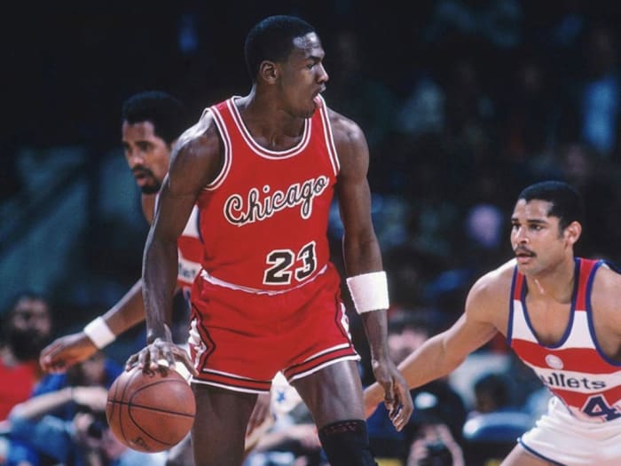 Il y a 37 ans, Michael Jordan signait son contrat Nike de 500 000 $ sur 5 ans et faisait ses débuts en NBA contre les Washington Bullets