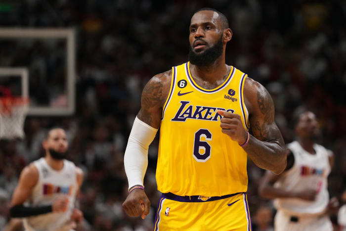 Onyeka Okongwu Claims LeBron James Is The GOAT - Fadeaway World