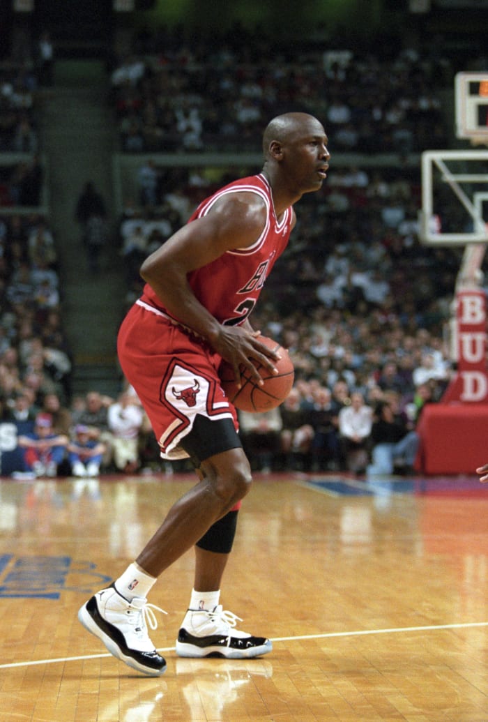 20 Most Powerful NBA Superstars Of All Time - Fadeaway World