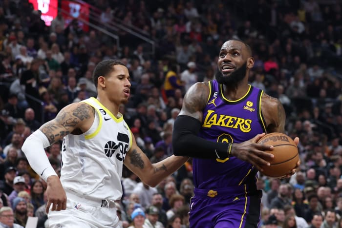 Lakers Fans Go Crazy After Lebron James Makes Game Winning Layup Lakers Fans Go Crazy After Lebron James Makes Game Winning Layup