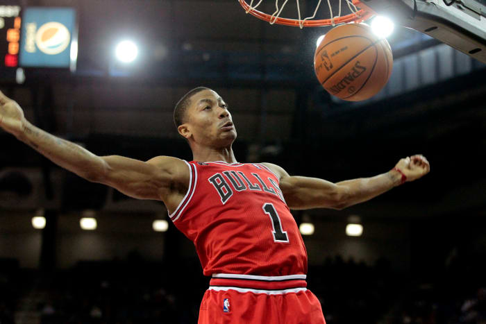 NBA Fans Have Heated Debate On Whether Or Not The Bulls Should Retire Derrick Rose's Jersey: 