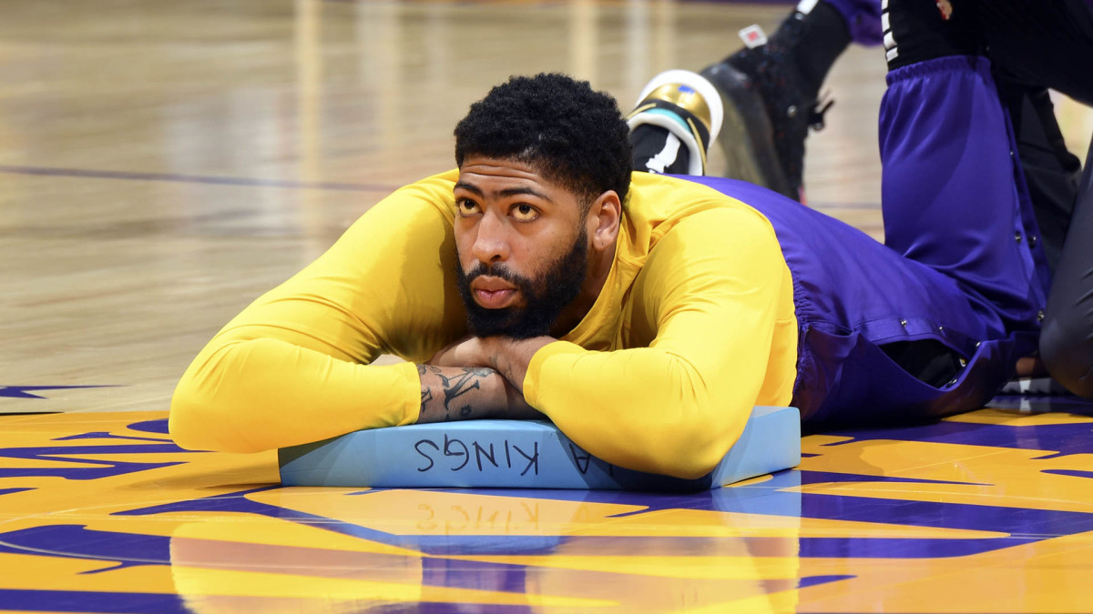Kyle Kuzma On Anthony Davis: "When AD Tapped In, Nobody Touching Him Defensively."