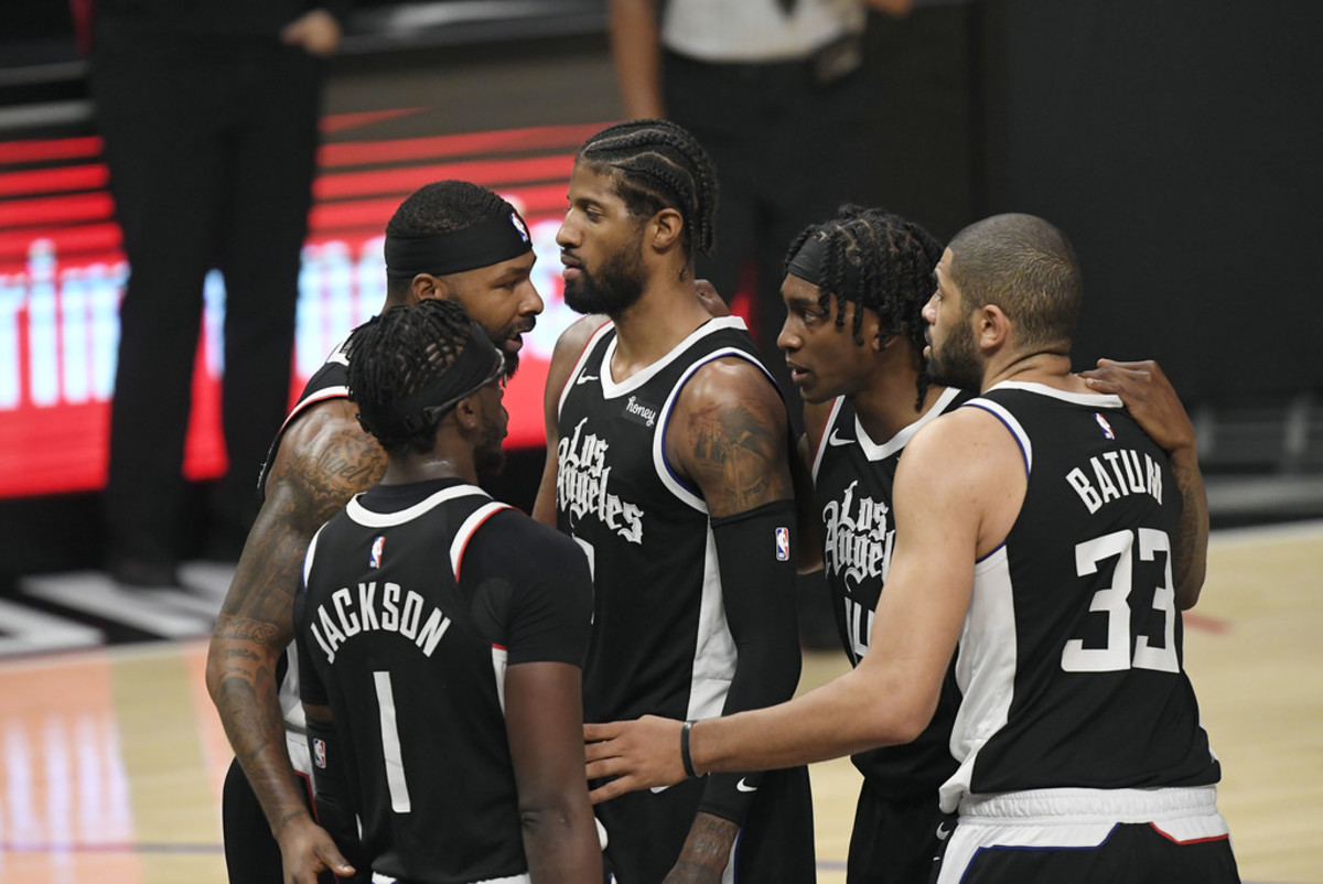 Marcus Morris, Paul George, Reggie Jackson, Terence Mann, and Nicolas Batum in a Clippers huddle