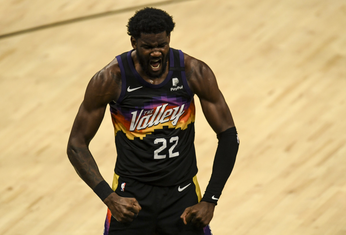 Deandre Ayton Was Pissed Off After Losing Game Of NBA 2K18: "This Game Is S**T. I'll Sue The F**k Out Of You If You Put Me In That Game!"