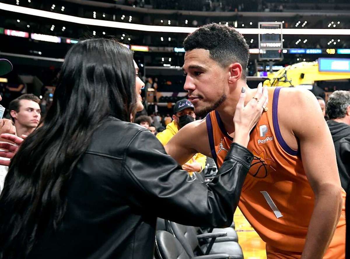 rs_1024x759-211023123328-1024-Kendall-Jenner-Devin-Booker