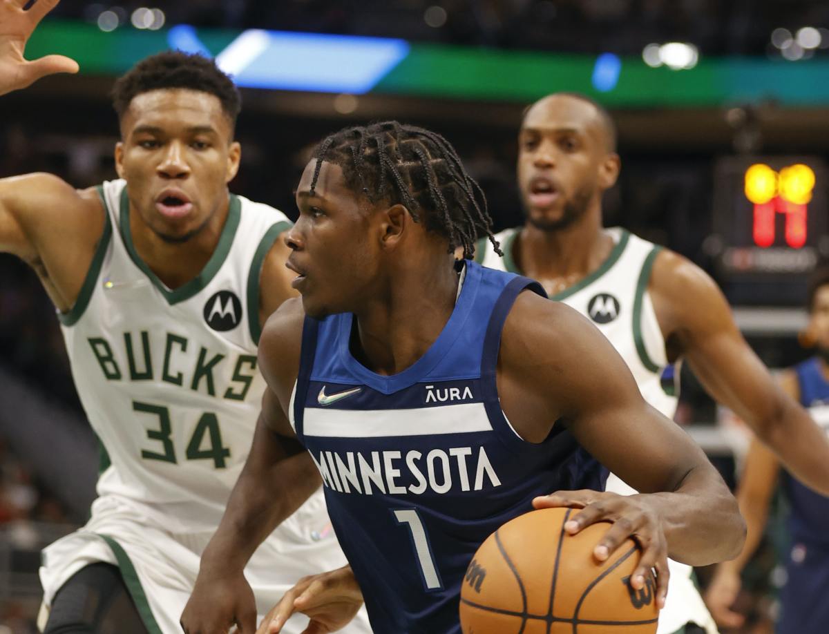 Anthony Edwards On How Difficult It Is To Stop Giannis Antetokounmpo: "Motherf**ker Is Like 7'2, 280 Pounds. Sh*t, We Put Four People On Him And He'll Still Score The Ball."