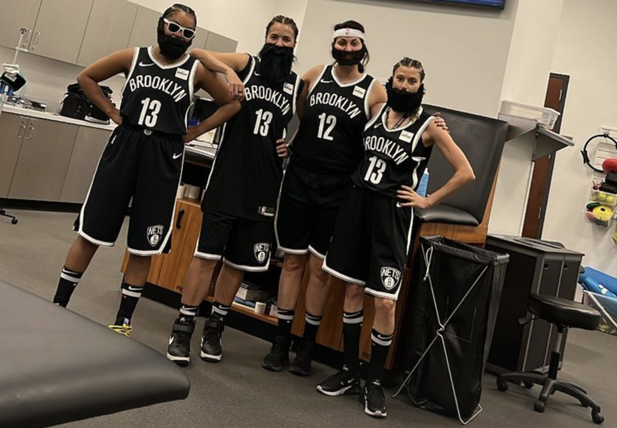 Lakers Halloween Costumes: LeBron James, Anthony Davis, Russell Westbrook &  More