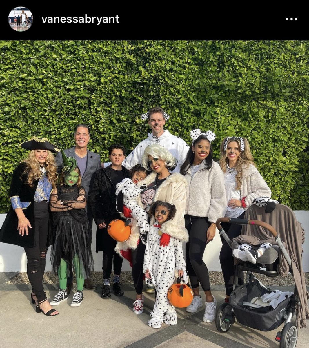 Vanessa Bryant Posts A Heartwarming Photo With Her Daughters, Gasol's And Pelinka's Families Dressed Up For Halloween